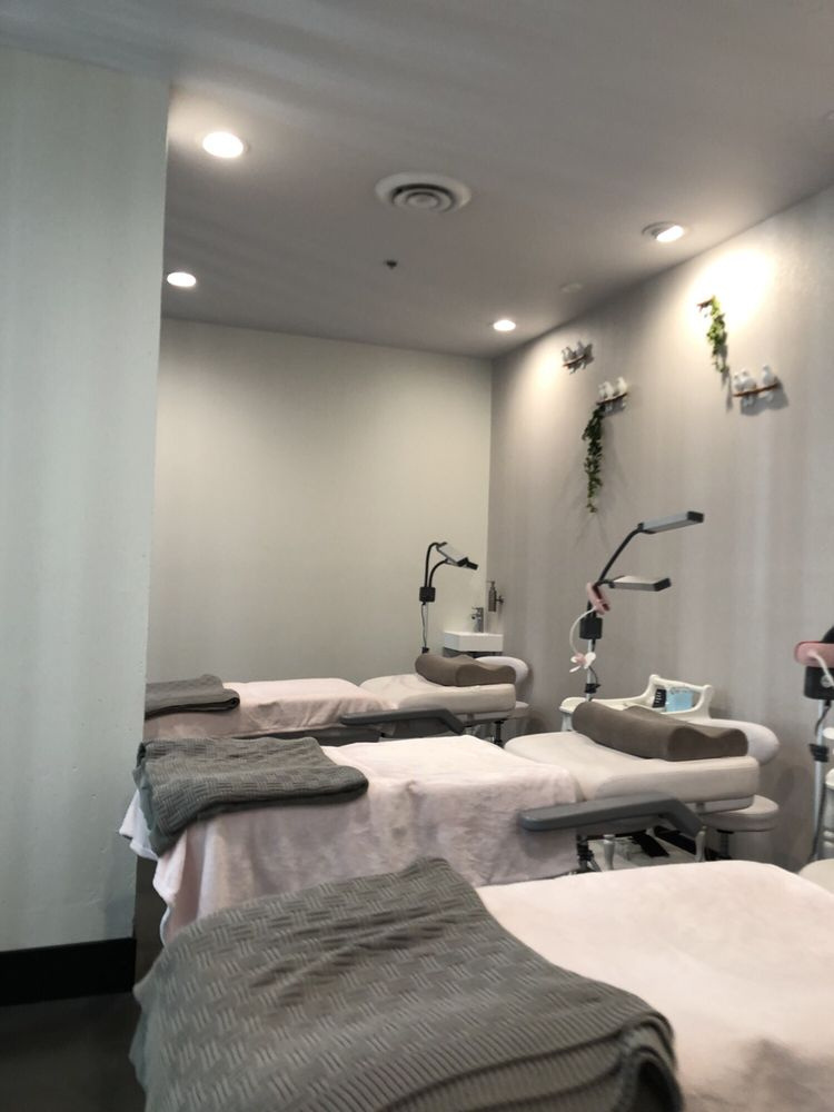 Cozy lash and brow treatment room inside Majestic Maven beauty salon, equipped with professional tools and serene ambiance for optimal comfort.